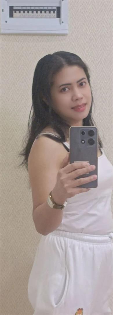 Lyn De Lavz