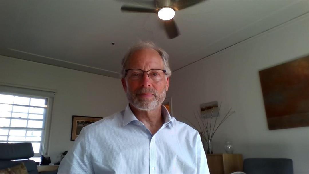 Robert M B