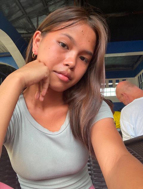 charlyn flores
