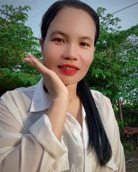 yem srey mom