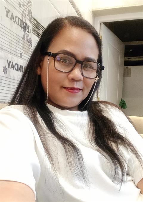 Vhona Aquino