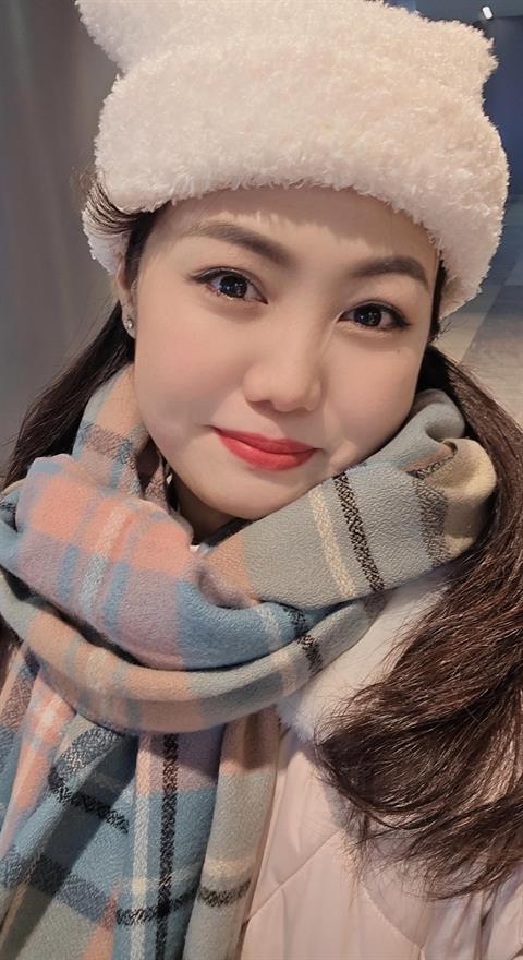 cuteladynextdoor