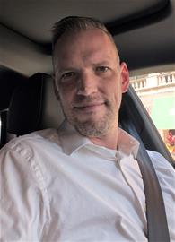 lOOKINGFORMRSRIGHT