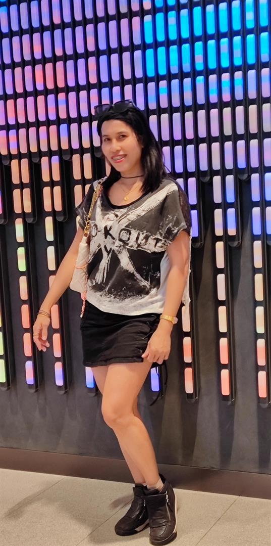 demure_lady